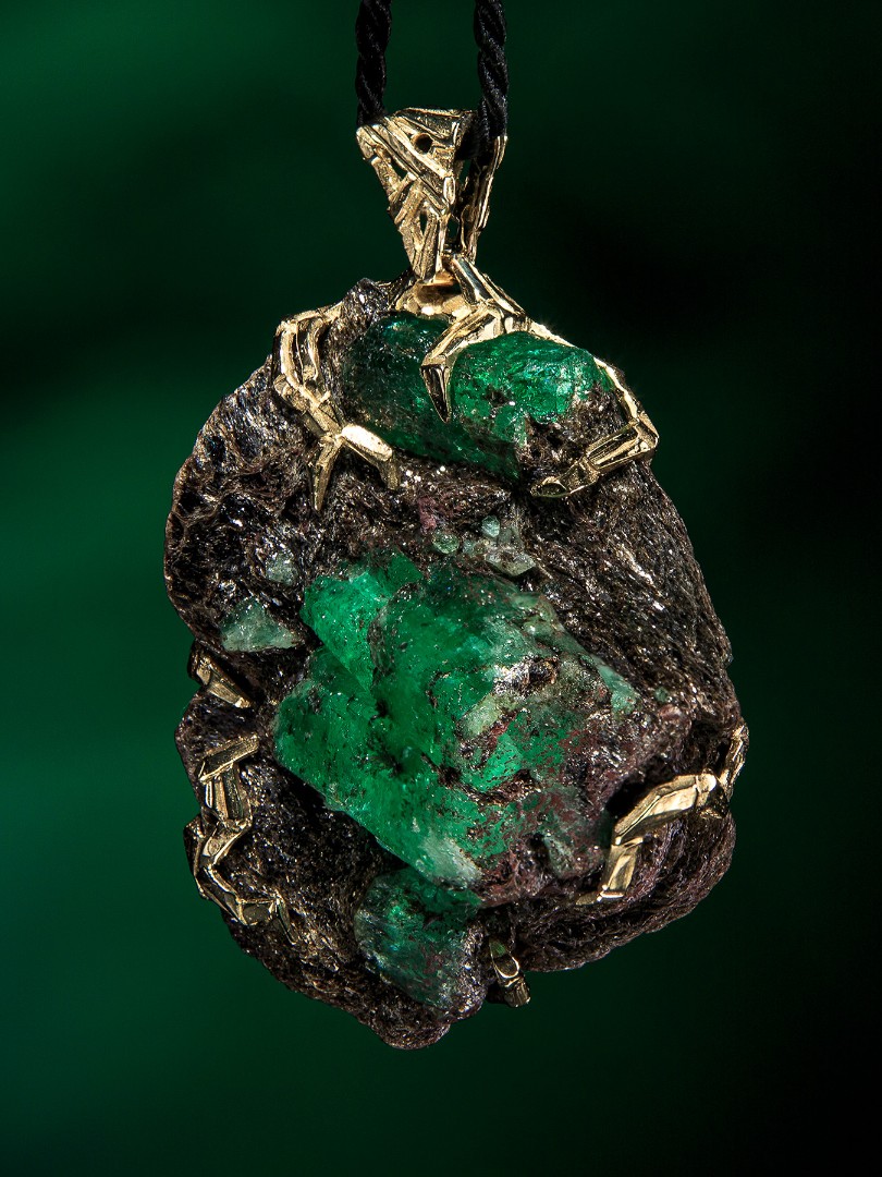 emerald crystal gold pendant