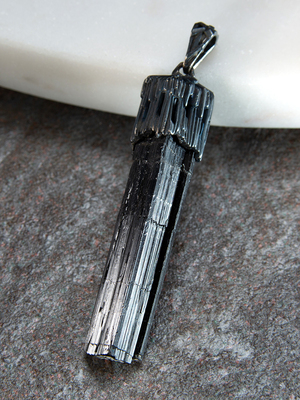 Кулон с кристаллом чёрного турмалина