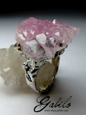 Кольцо с кристаллами розового кварца