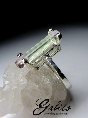 Кольцо с кристаллом полихромного турмалина