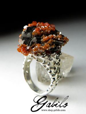 Серебряное кольцо с ванадинитом