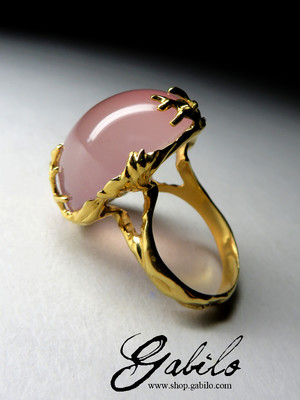 Кольцо с розовым кварцем в золоте