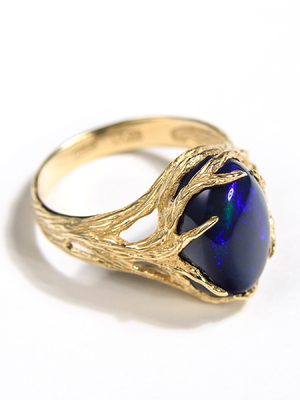 Кольцо с синим Опалом в золотое