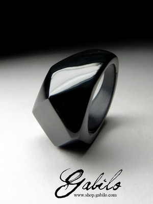 Цельное кольцо из черного нефрита