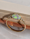 Золотое кольцо с австралийским опалом и бриллиантами