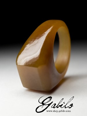 Кольцо из цельного медового нефрита