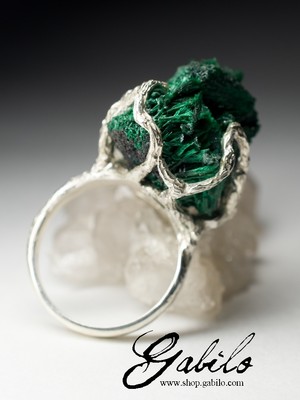 Серебряное кольцо с плисовым малахитом