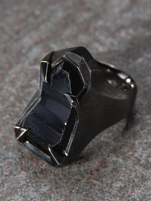 Серебряное кольцо с черным турмалином
