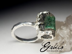 Серебряное кольцо с изумрудом