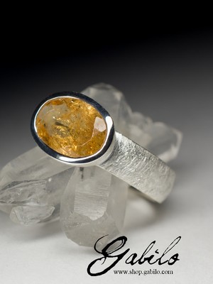 Серебряное кольцо с топазом Империал