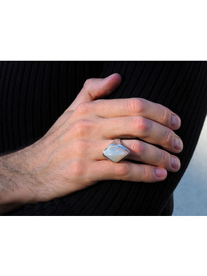 Мужское кольцо с опалом