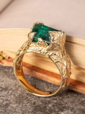 Золотое кольцо с кристаллом Изумруда