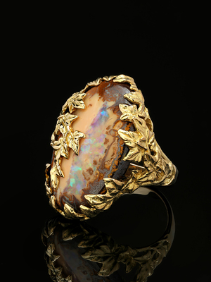 Золотое кольцо Плющ с болдер Опалом