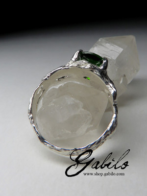Серебряное кольцо с хромдиопсидом
