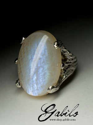 Кольцо с беломоритом лунным камнем
