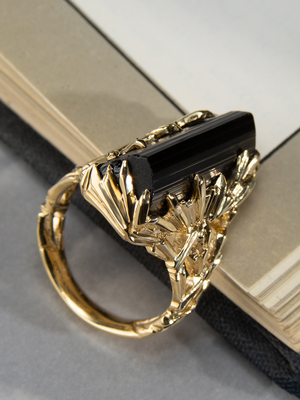 Золотое кольцо с кристаллом Черного Турмалина