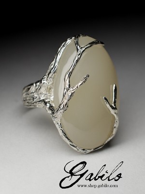 Серебряное кольцо с белым нефритом