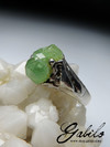Серебряное кольцо с демантоидом