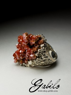 Серебряное кольцо с ванадинитом