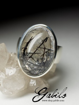 Мужское кольцо с турмалиновым кварцем волосатиком