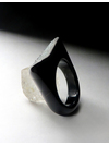 Кольцо из черного агата с кварцевой щеткой