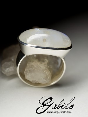 Мужское кольцо с адуляром в серебре