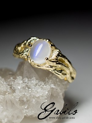Золотое кольцо с адуляром лунным камнем