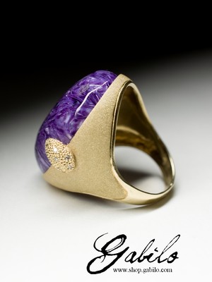 Золотое кольцо с чароитом и бриллиантами