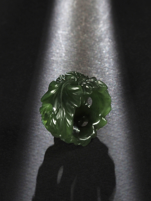 Цельное кольцо из зеленого Нефрита