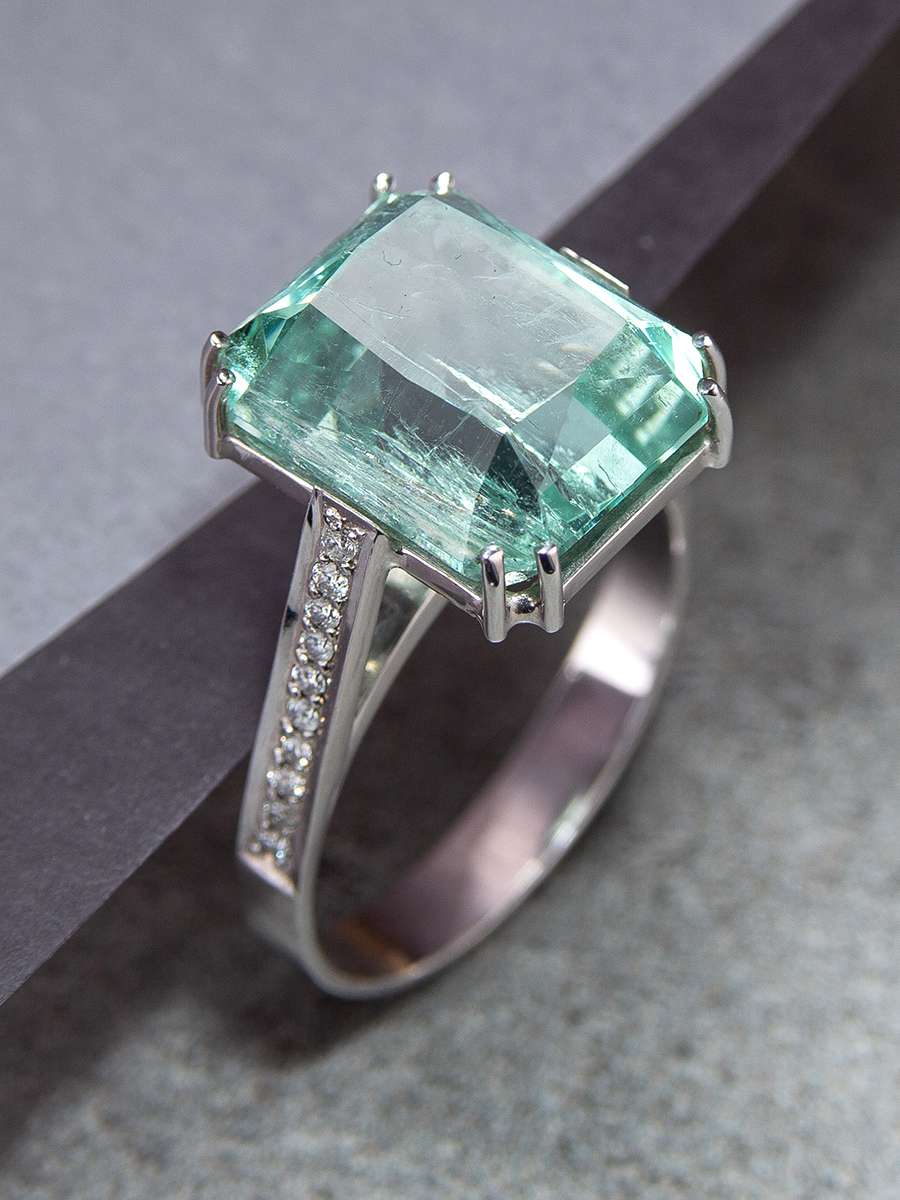 green beryl emerald diamond gold ring