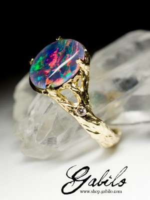 Золотое кольцо с триплет опалом и бриллиантами