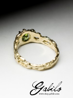 Золотое кольцо с хризолитом с сертификатом