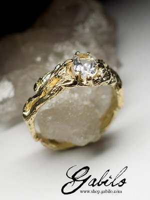 Золотое кольцо с горным хрусталем с сертификатом МГУ