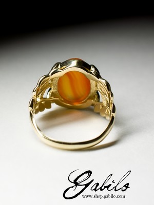 Золотое кольцо с сердоликом