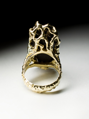 Крупное золотое кольцо с морионом