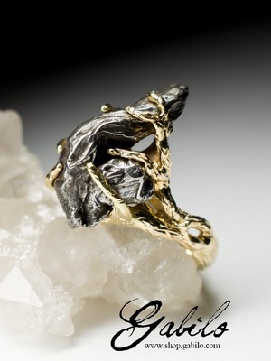 золотое кольцо с метеоритом