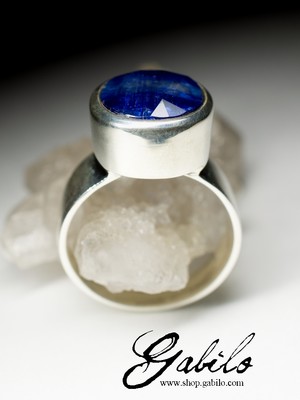 Мужское серебряное кольцо с кианитом