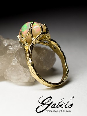 Золотое кольцо с эфиопским опалом