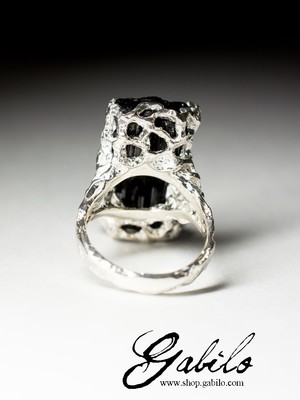 Серебряное кольцо с шерлом