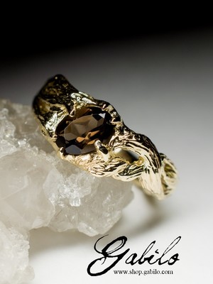 Золотое кольцо с раухтопазом с сертификатом МГУ