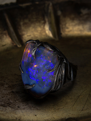 Серебряное кольцо с темным неон Опалом