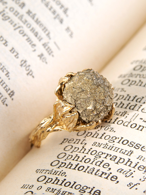 Золотое кольцо с пиритом