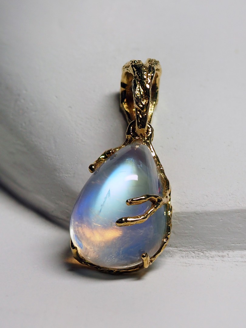 moonstone gold pendant