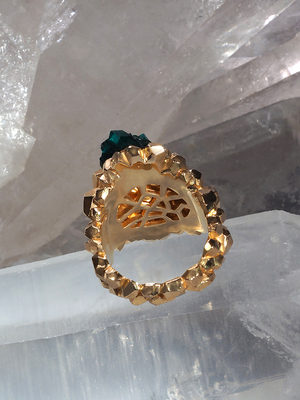 Золотое кольцо с кристаллами Диоптаза