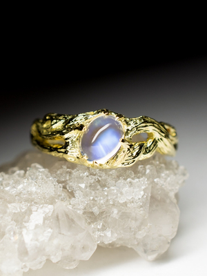 Золотое кольцо с адуляром