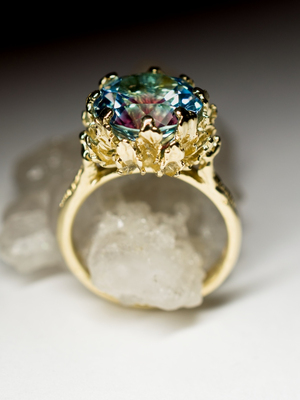 Золотое кольцо топаз с родолитом в стиле Ар Нуво
