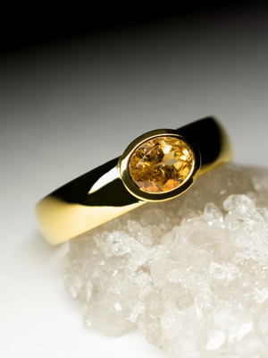 Сертифицированное золотое кольцо с топазом Империал