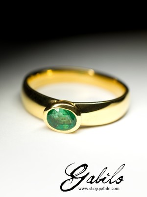 Сертифицированное золотое кольцо с изумрудом
